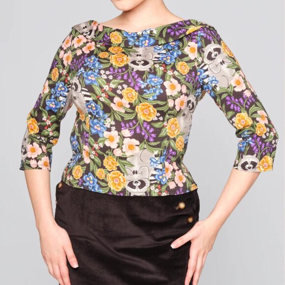 BNWT Collectif 3/4 Sleeve Retro Pin Up Top with Florals and Raccoons (Size S) - Picture 5 of 6